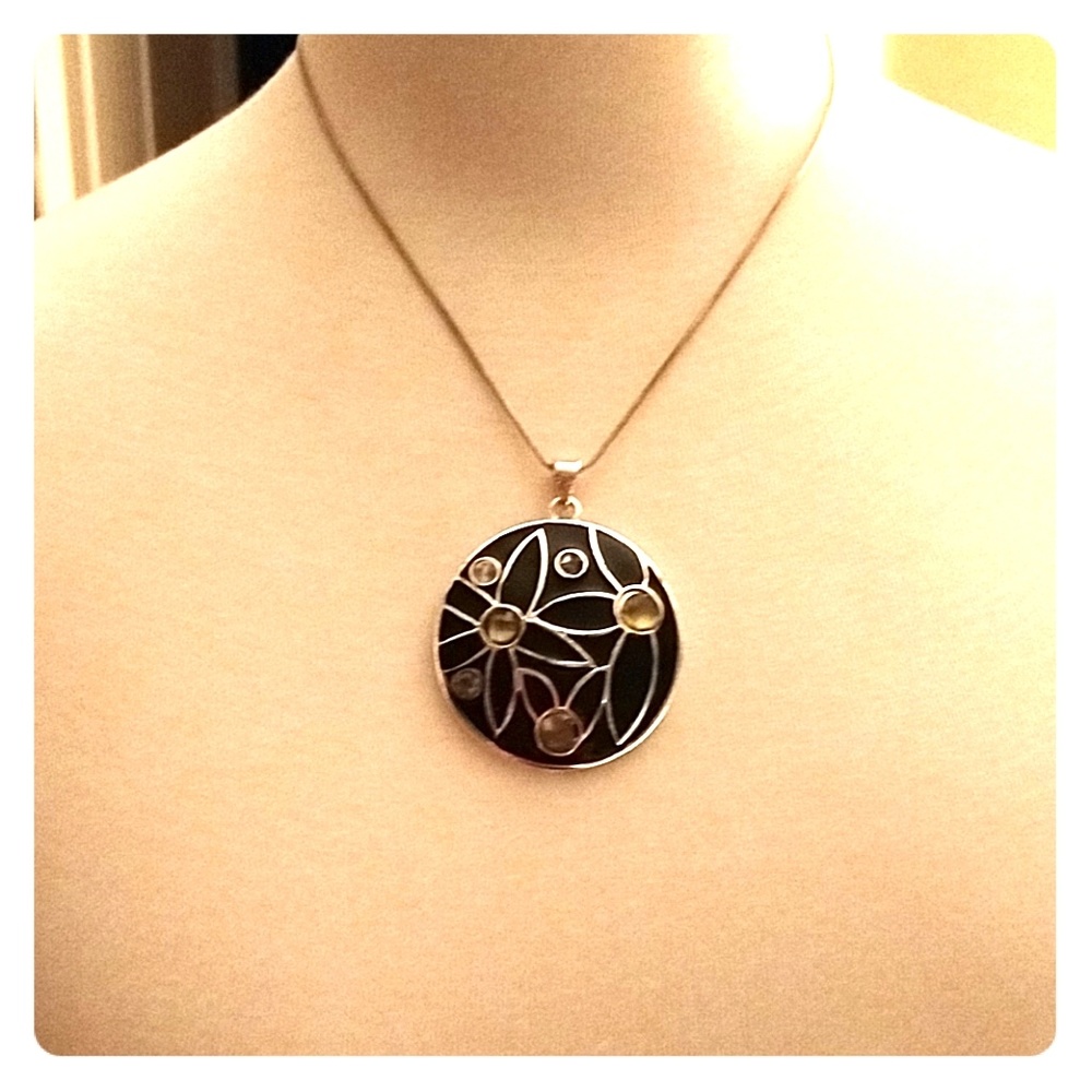 Pendant necklace